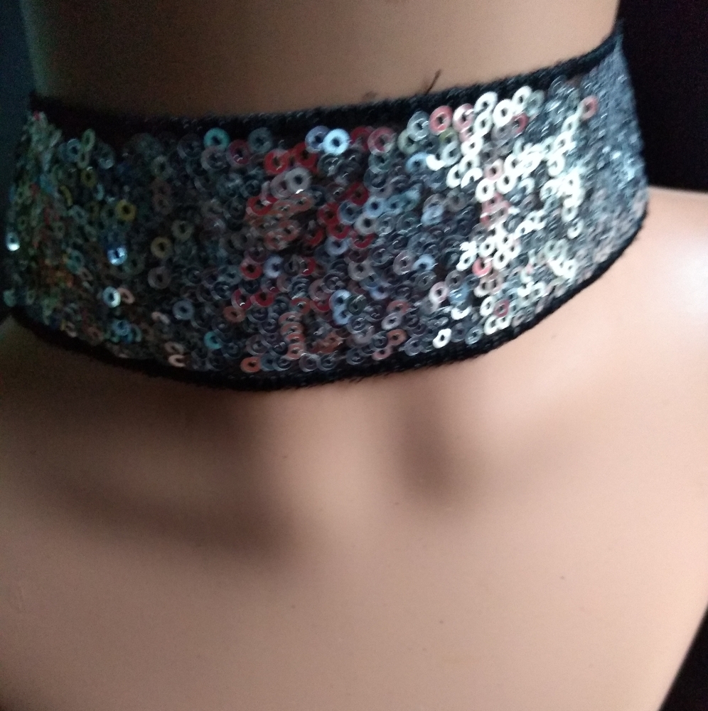 Sequins Choker.